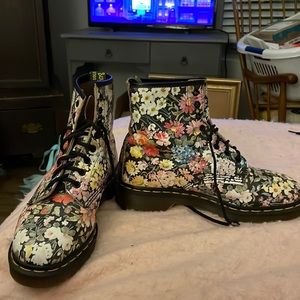 Womens Dr. Martens Size 9 USA, Size 7 UK.